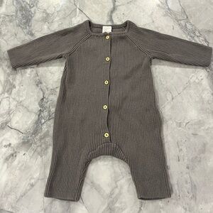 H&M Baby Charcoal Grey Ribbed Knit Long Sleeved Romper Suit | Size NB/1-2M